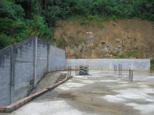 Terreno com 621m², à venda, no bairro Quarteirão Italiano em Petrópolis