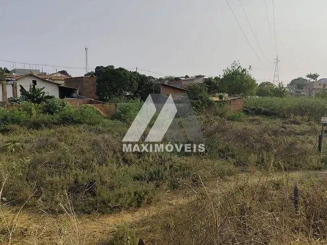 Terreno com 1101m², à venda, no bairro Grã-Bretanha em Araçuaí