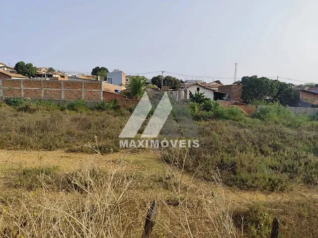 Terreno com 1101m², à venda, no bairro Grã-Bretanha em Araçuaí