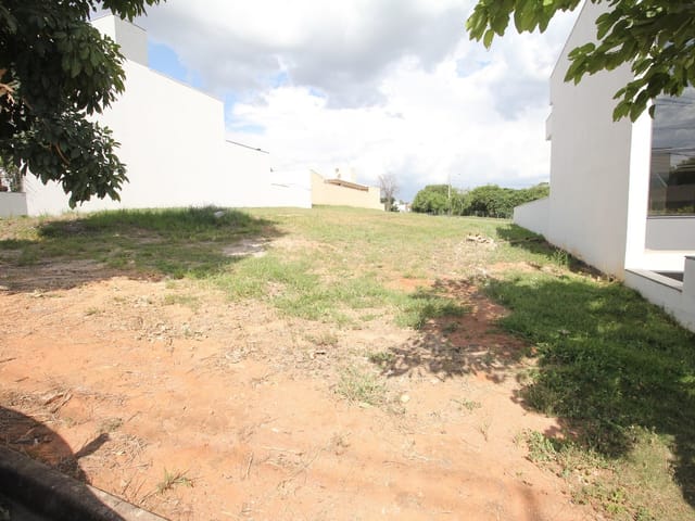 Terreno com 300m², à venda, no bairro Vila Tenente Vasconcelos em São João da Boa Vista