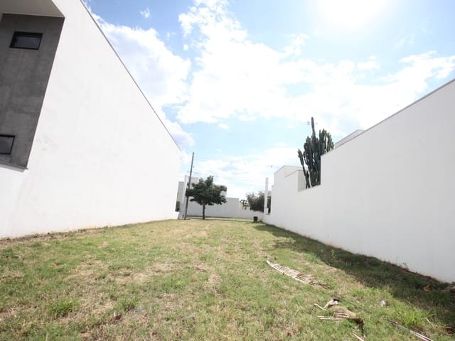 Terreno com 300m², à venda, no bairro Vila Tenente Vasconcelos em São João da Boa Vista