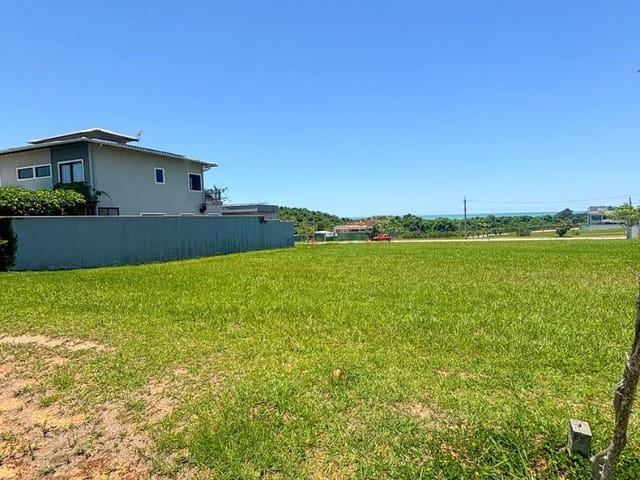 Terreno com 449m², à venda, no bairro Loteamento Extensao Do Serrama em Rio das Ostras