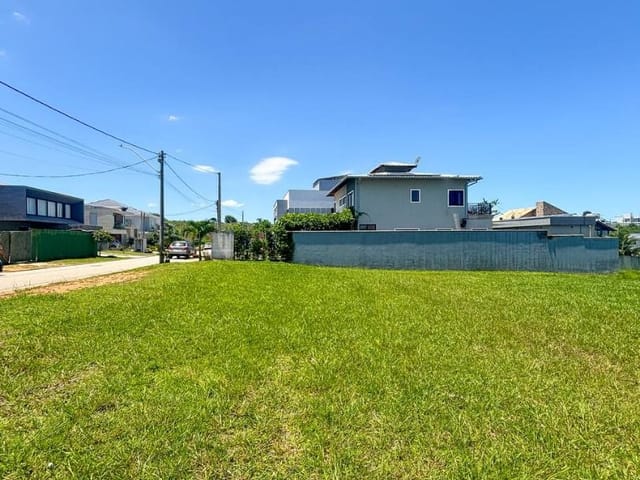 Terreno com 449m², à venda, no bairro Loteamento Extensao Do Serrama em Rio das Ostras