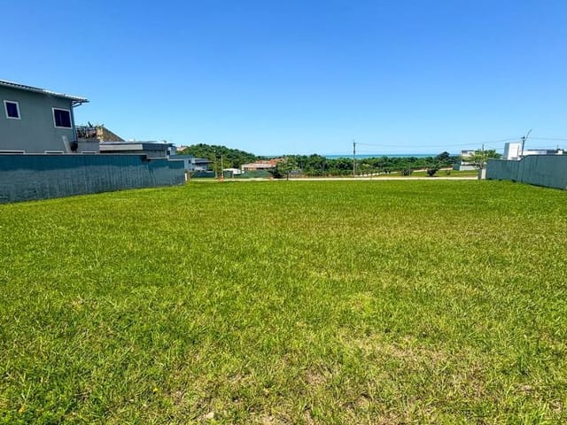 Terreno com 449m², à venda, no bairro Loteamento Extensao Do Serrama em Rio das Ostras