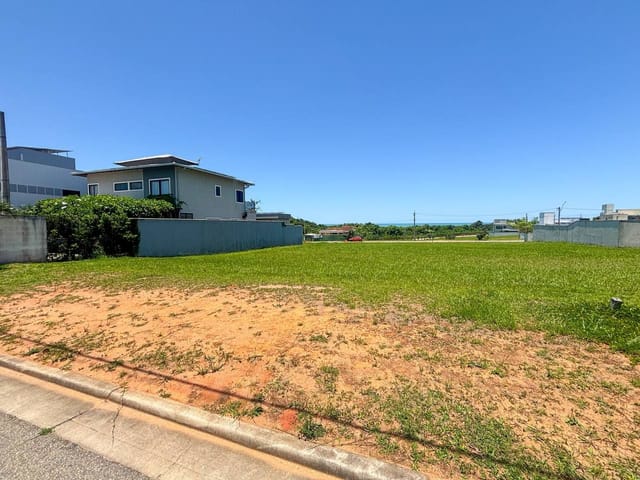Terreno com 449m², à venda, no bairro Loteamento Extensao Do Serrama em Rio das Ostras