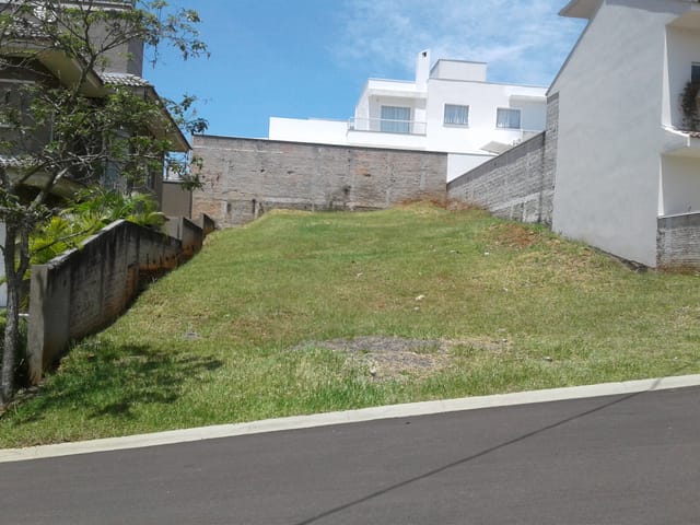 Terreno com 303m², à venda, no bairro Jardim Carvalho em Ponta Grossa