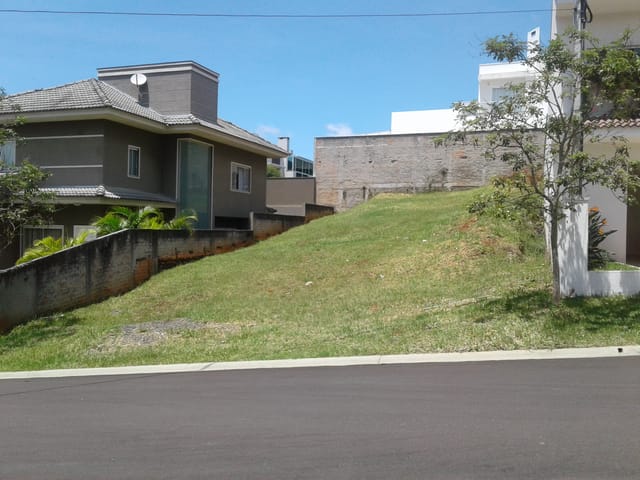 Terreno com 303m², à venda, no bairro Jardim Carvalho em Ponta Grossa