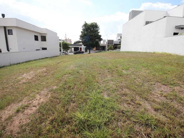 Terreno com 300m², à venda, no bairro Vila Tenente Vasconcelos em São João da Boa Vista