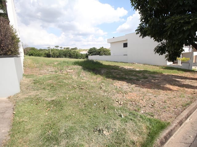 Terreno com 300m², à venda, no bairro Vila Tenente Vasconcelos em São João da Boa Vista