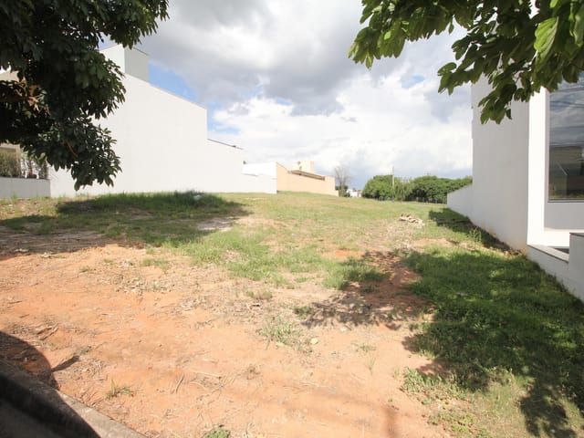 Terreno com 300m², à venda, no bairro Vila Tenente Vasconcelos em São João da Boa Vista