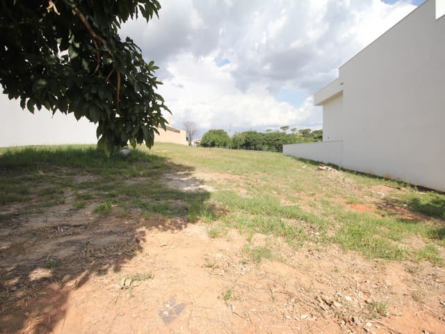 Terreno com 300m², à venda, no bairro Vila Tenente Vasconcelos em São João da Boa Vista