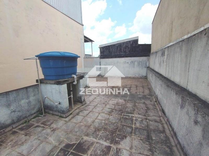 Casa à venda com 2 quartos, 136m² - Foto 4
