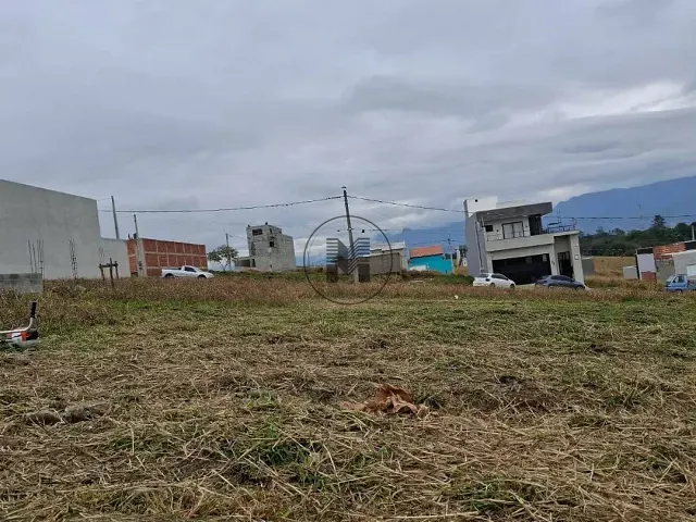 Terreno com 160m², à venda, no bairro Pedrinha em Guaratinguetá