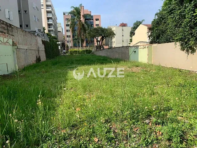 Terreno com 729m², à venda, no bairro Água Verde em Curitiba