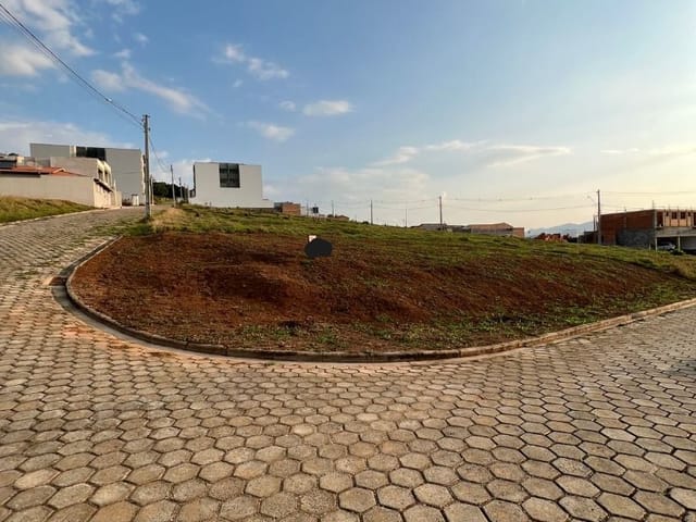 Terreno com 481m², à venda, no bairro Colinas em Cambuí