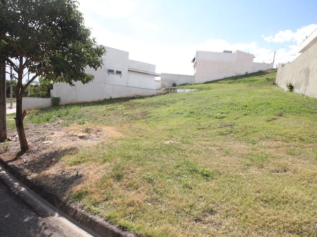 Terreno com 300m², à venda, no bairro Vila Tenente Vasconcelos em São João da Boa Vista