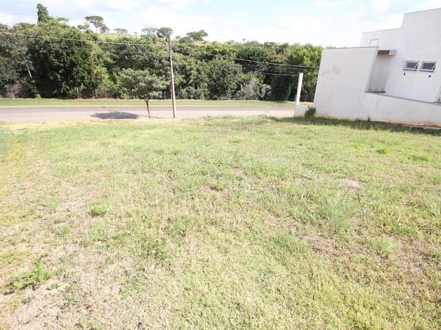 Terreno com 300m², à venda, no bairro Vila Tenente Vasconcelos em São João da Boa Vista