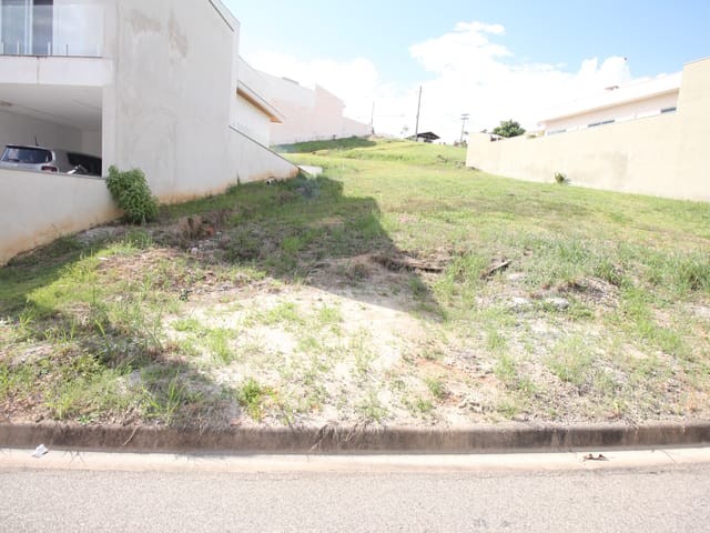 Terreno com 300m², à venda, no bairro Vila Tenente Vasconcelos em São João da Boa Vista