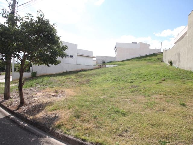 Terreno com 300m², à venda, no bairro Vila Tenente Vasconcelos em São João da Boa Vista