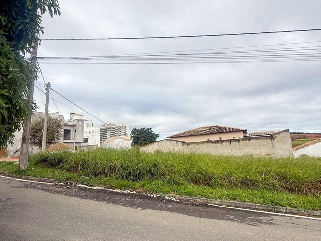 Terreno com 316m², à venda, no bairro Vale das Palmeiras em Macaé