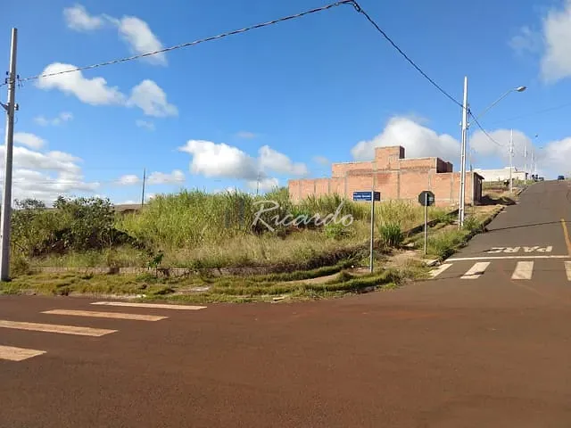 Terreno com 326m², à venda, no bairro Jardim Campestre em Arapongas