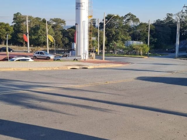 Terreno com 711m², à venda, no bairro Granja Viana em Cotia