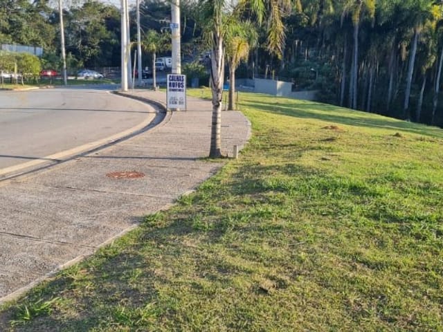 Terreno com 711m², à venda, no bairro Granja Viana em Cotia