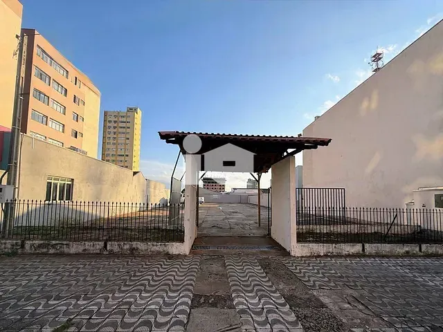 Terreno com 600m², à venda, no bairro Centro em Rolândia