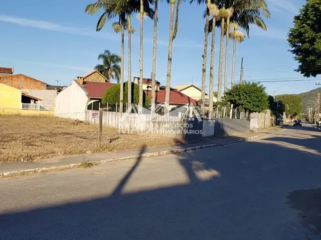 Terreno com 427m², à venda, no bairro Praia de Fora em Palhoça