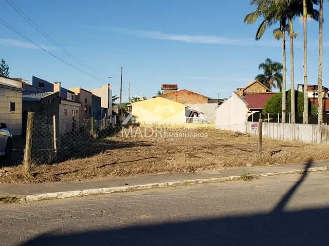 Terreno com 427m², à venda, no bairro Praia de Fora em Palhoça