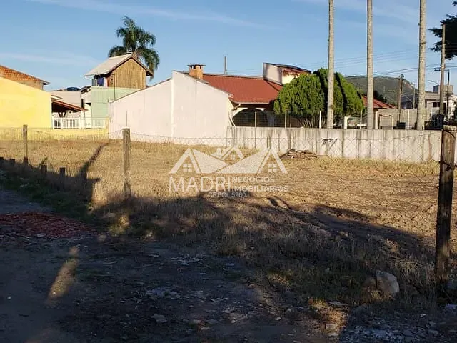 Terreno com 427m², à venda, no bairro Praia de Fora em Palhoça