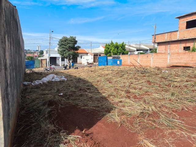 Terreno com 250m², à venda, no bairro Jardim Europa em Cambé