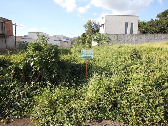 Terreno com 180m², à venda, no bairro Colinas do Alegre em São João da Boa Vista