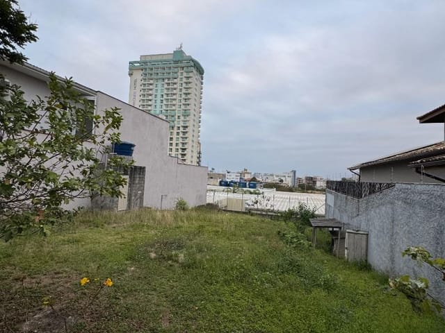 Terreno com 450m², à venda, no bairro Cancela Preta em Macaé