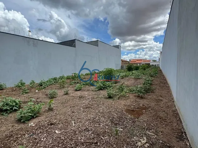 Terreno com 300m², à venda, no bairro Jardim Floridiana em Rio Claro