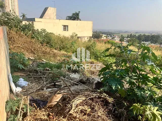 Terreno com 646m², à venda, no bairro Centro em Apucarana