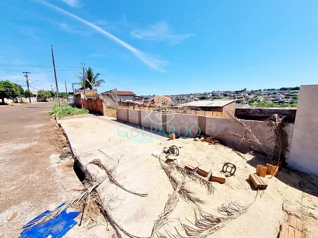 Terreno com 250m², à venda, no bairro Colinas em Londrina