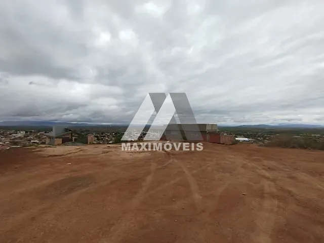 Terreno com 360m², à venda, no bairro São Geraldo em Araçuaí