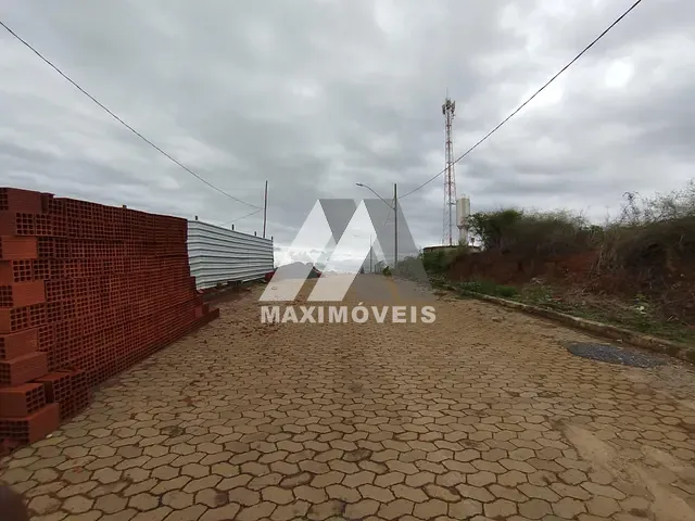 Terreno com 360m², à venda, no bairro São Geraldo em Araçuaí