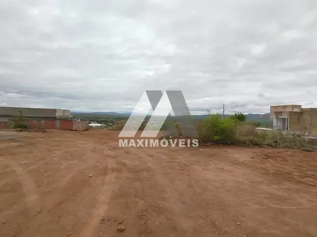 Terreno com 360m², à venda, no bairro São Geraldo em Araçuaí