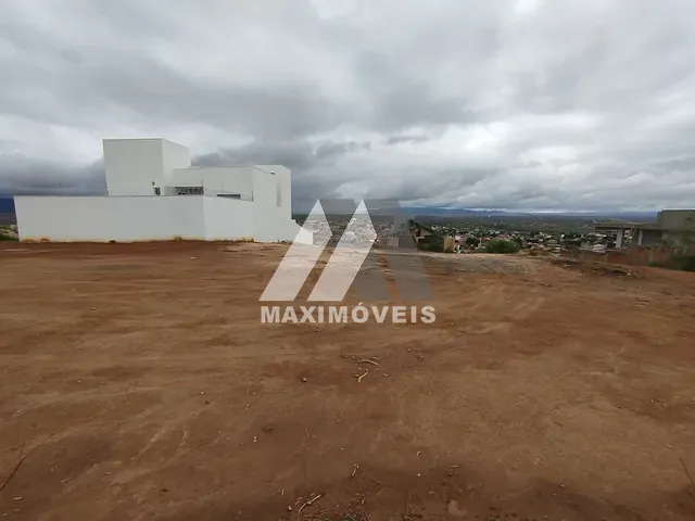 Terreno com 360m², à venda, no bairro São Geraldo em Araçuaí