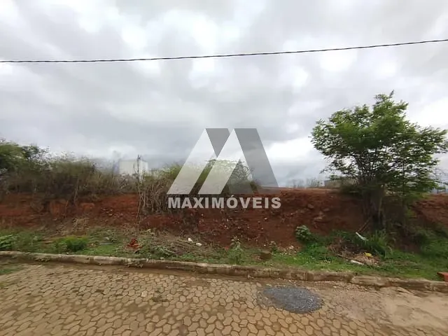Terreno com 360m², à venda, no bairro São Geraldo em Araçuaí
