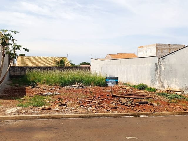 Terreno com 325m², à venda, no bairro Jardim Esperanca em Cambé