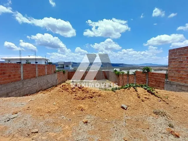 Terreno com 360m², à venda, no bairro São Mateus em Araçuaí