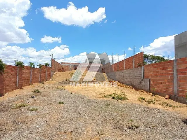 Terreno com 360m², à venda, no bairro São Mateus em Araçuaí