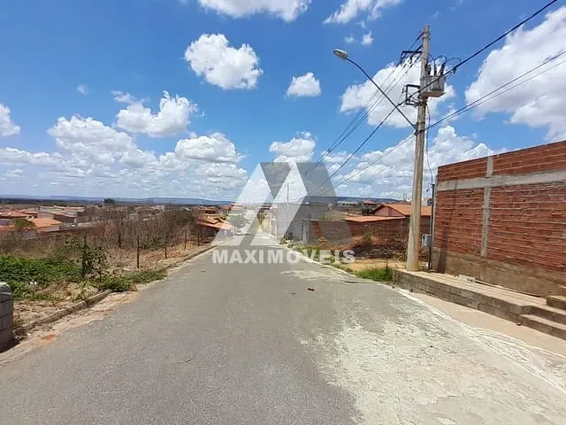Terreno com 360m², à venda, no bairro São Mateus em Araçuaí