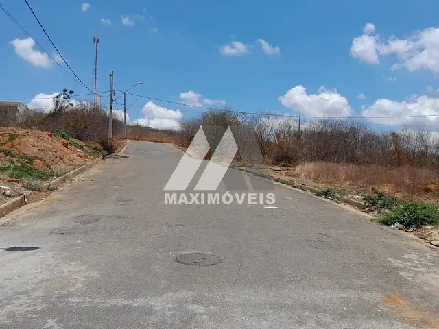 Terreno com 360m², à venda, no bairro São Mateus em Araçuaí