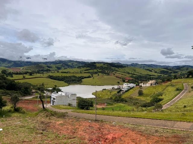 Terreno com 875m², à venda, no bairro Pista em Cambuí