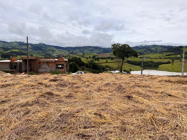 Terreno com 875m², à venda, no bairro Pista em Cambuí