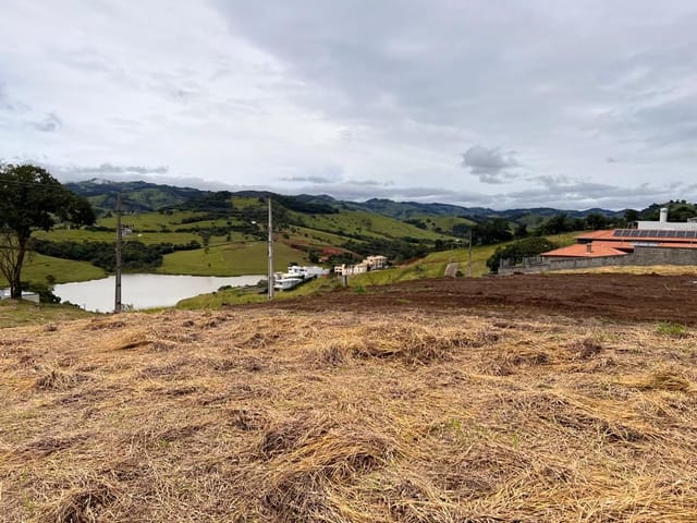 Terreno com 875m², à venda, no bairro Pista em Cambuí